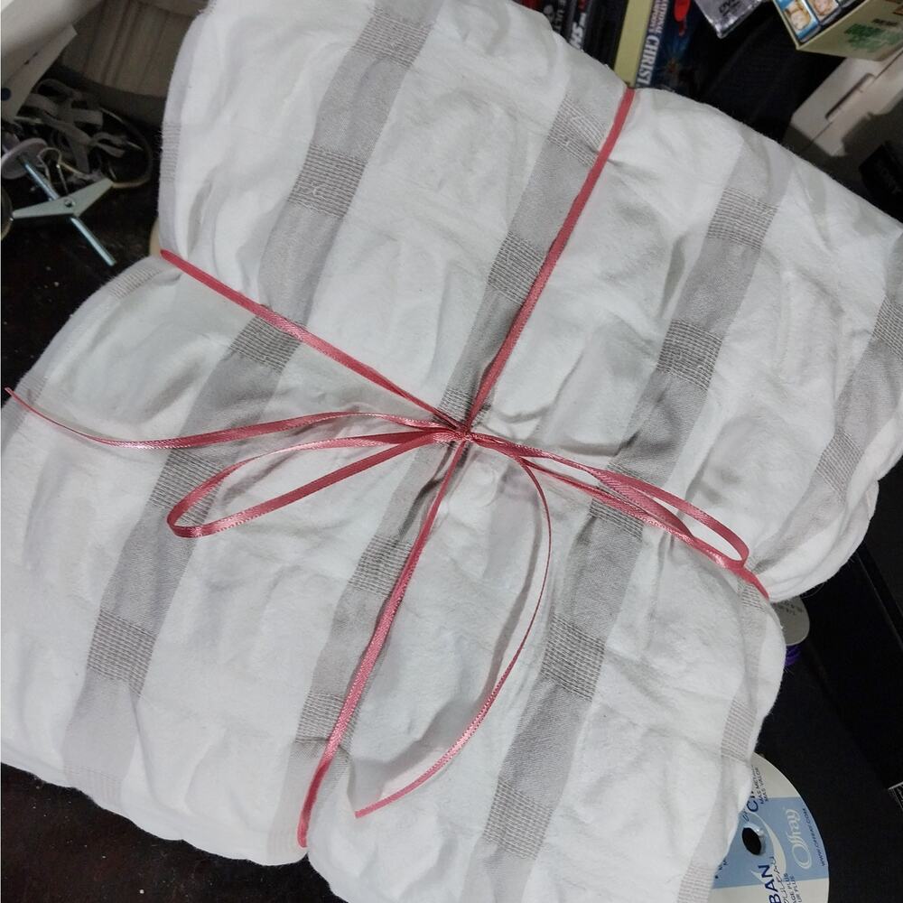 CHARTER CLUB! WHITE & TAN SHABBY CHIC SUBTLE PLAID PUCKERED DUVET COVER! SZ TWIN